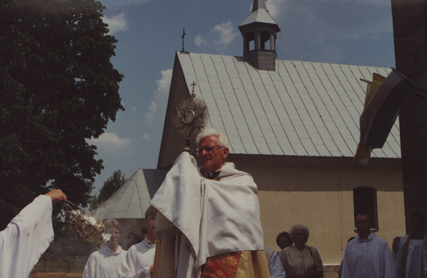 KUDŁACIK JAN (1937 – 2014), ksiądz, kustosz sanktuarium Matki Bożej Wychowawczyni w Czarnej
