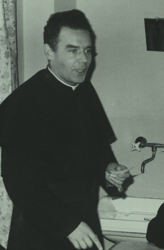 KOŁODZIEJCZYK Józef (1932 – 2004), ksiądz, doktor teologii, profesor fonetyki, homiletyki, teologii pastoralnej w Ołtarzewie, profesor ITA, rekolekcjonista, dyrektor KDDPP 1984