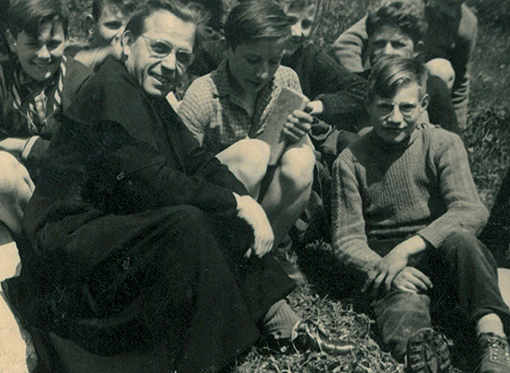 Ksiądz Cezary Jurkiewicz (1911-1978?), więzień obozu w Sachsenhausen i Dachau, duszpasterz polonijny we Francji