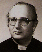 PAPKAŁA Jan Maksymilian (1935 – 2009), ksiądz, profesor seminarium, współzałożyciel i animator wielu nieformalnych grup inteligenckich w Trójmieście, radca prowincjalny 1978-81, dyrektor KDDPP 1980-84