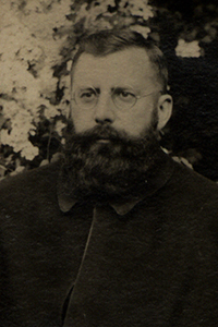 SZULMIŃSKI Stanisław sługa Boży (1894 – 1941), kapłan diecezji kamienieckiej (do 1930), profesor teologii moralnej i orientalnej w Sucharach i Ołtarzewie, więzień i męczennik łagru w Uchcie, apostoł pojednania